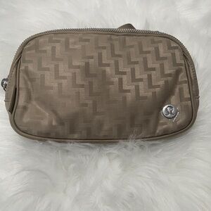 Lululemon Everywhere Beltbag - 1L